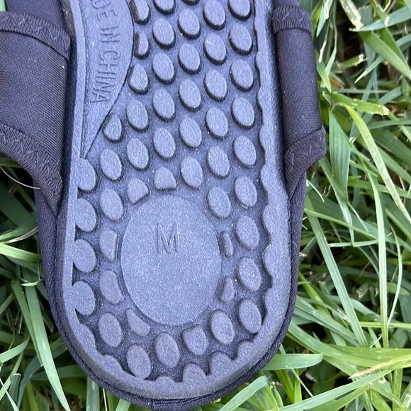 Water Shoes/No Shoes - Picture 3 of 5